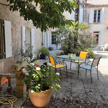 Annexe Du Pont De La Charente Châteauneuf-sur-Charente Exterior foto